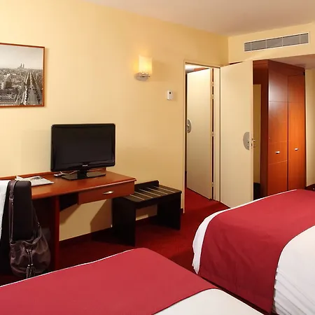 Hotel L'elysee Val D'europe 4*