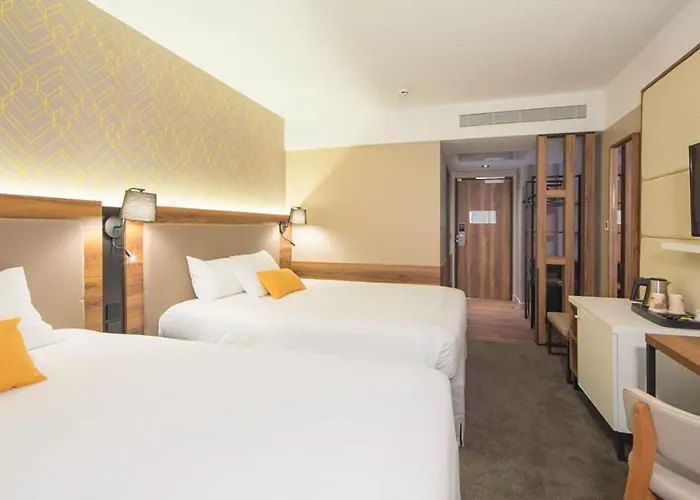 L'elysée Val D'europe Hotel