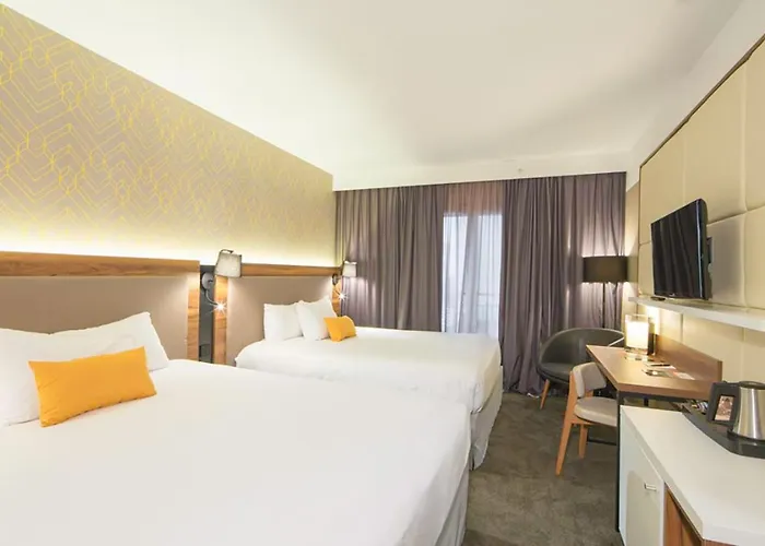 Hotel L'elysée Val D'europe 4*
