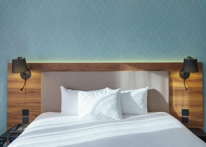 Hotel L'elysée Val D'europe 4*